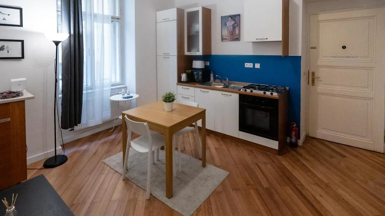 Nux Prague Old Town Square Apartments Masna