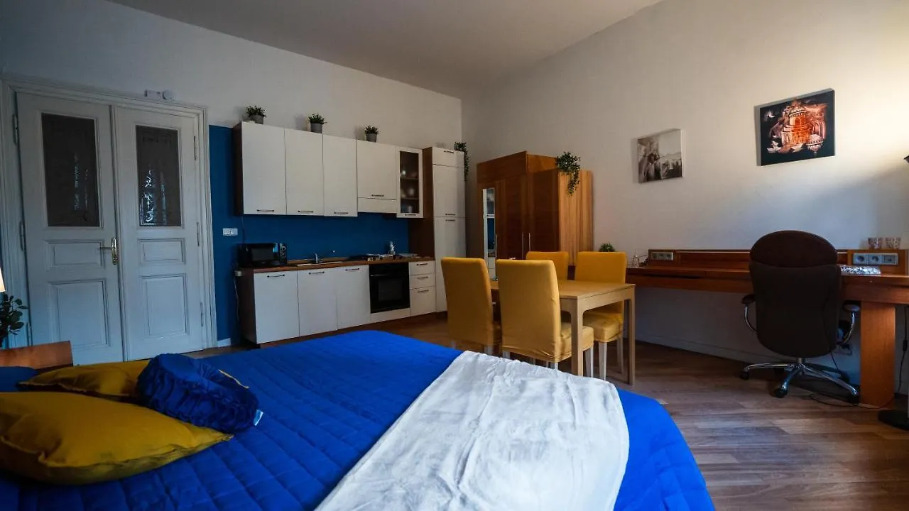 Nux Prague Old Town Square Apartments Masna