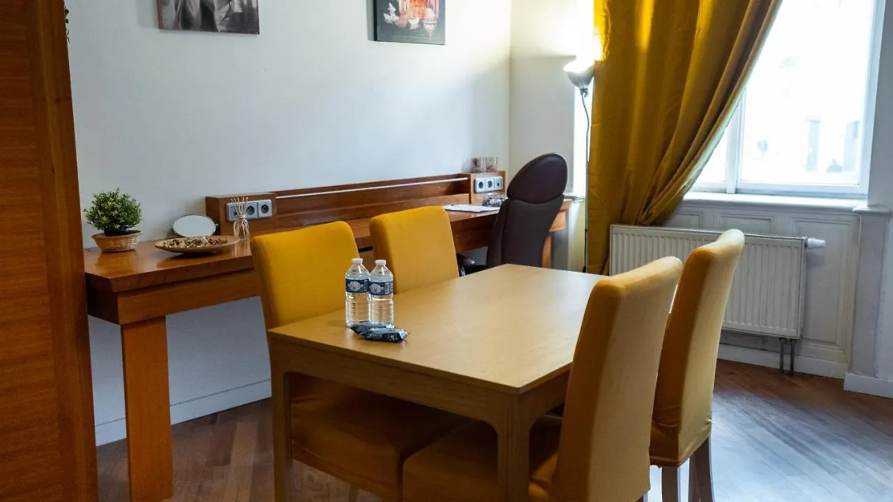 Nux Prague Old Town Square Apartments Masna